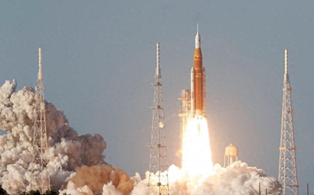 时隔53年，美利坚再次向月球发起了载人冲锋，可这原本雄心壮志的“重返巅峰”之战，