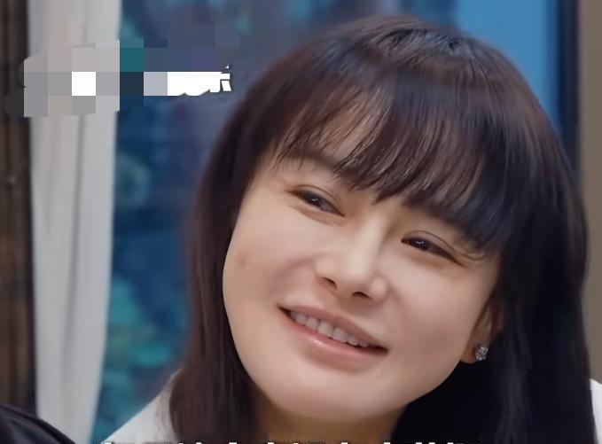 冉莹颖直播带货冲上热搜那几天，很多人在看热闹，觉得奥运冠军的老婆怎么又出来抛头露