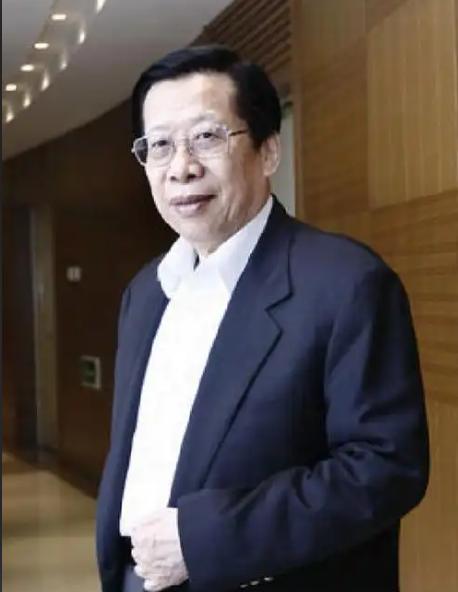 1993年，时任中央电视台台长的杨伟光，在没有上报的情况下，在《新闻联播》之后插