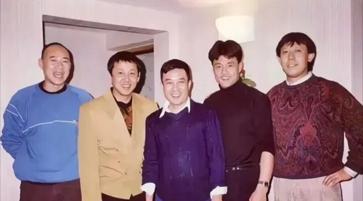 五位男演员年轻时的同框，我觉得长的最矮的李雪健是演技最好的一个，什么陈道明，姜文