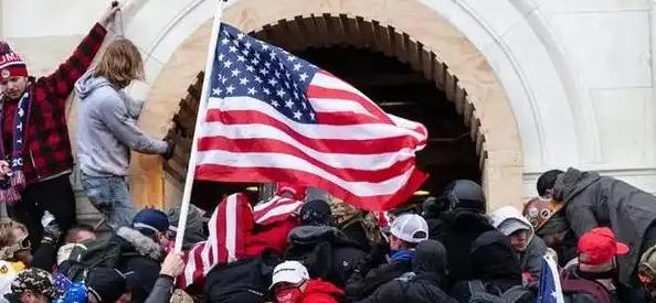 老美要是解体了，下场比苏联惨上百倍？就这么说吧，解体之后美国社会和黑社会没差别，