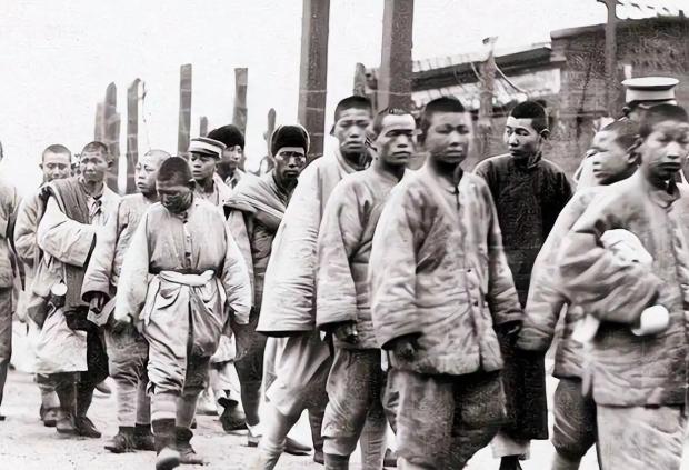抗战时期，国民党征兵，为什么要靠抓壮丁？ 抗战时期有个至今读来仍让人脊背发凉