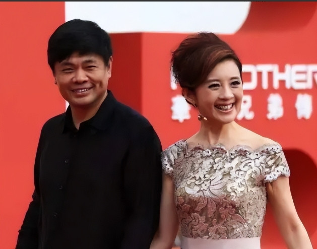 2004年，亿万富翁丁健对妻子说：“给你一个亿，离婚吧，我爱上别人了”，可妻子抱