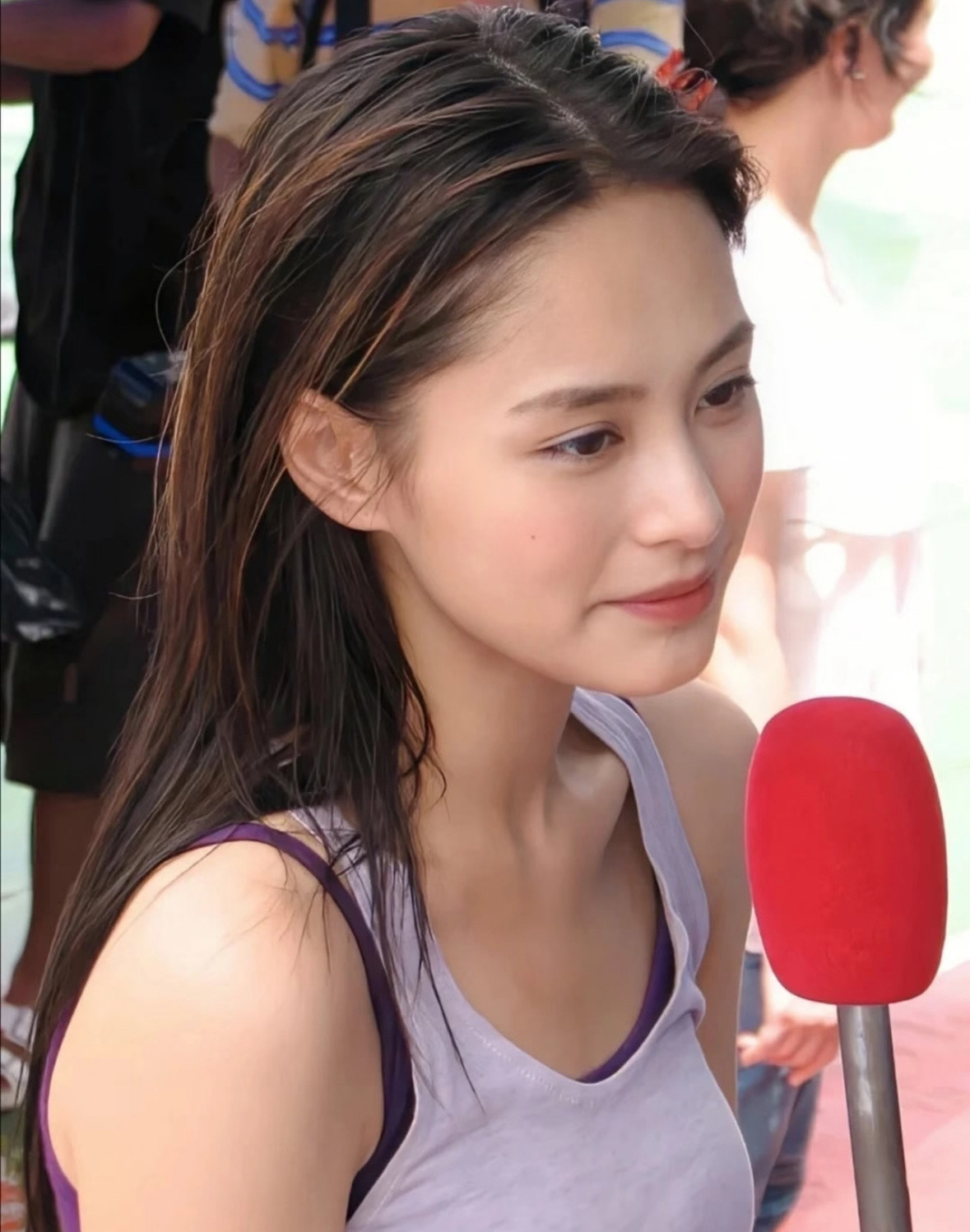 阿娇的长相简直是女窝炫技，顶级骨相皮相，眼窝也很深邃清水出芙蓉，越素越美的美女