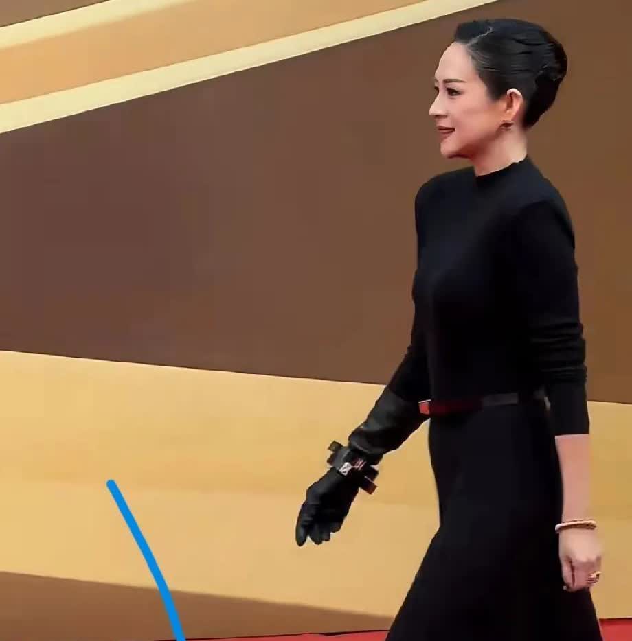 现在全网最后悔的女人估计就是章子怡吧！她肠子都悔青了，早知道就不该在华