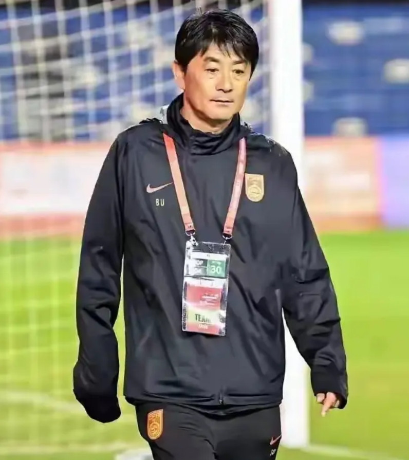 浮嶋敏还是有点东西的，U17五战全胜，主教练功劳很大。浮嶋敏肯定比U17之前的教