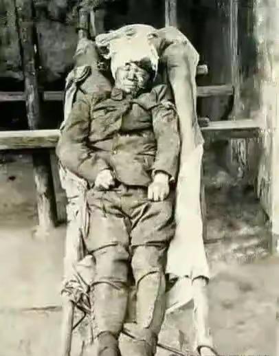这是1938年4月，在台儿庄战役中的一次肉搏战中挑死了14个日军后壮烈牺牲的陈钟