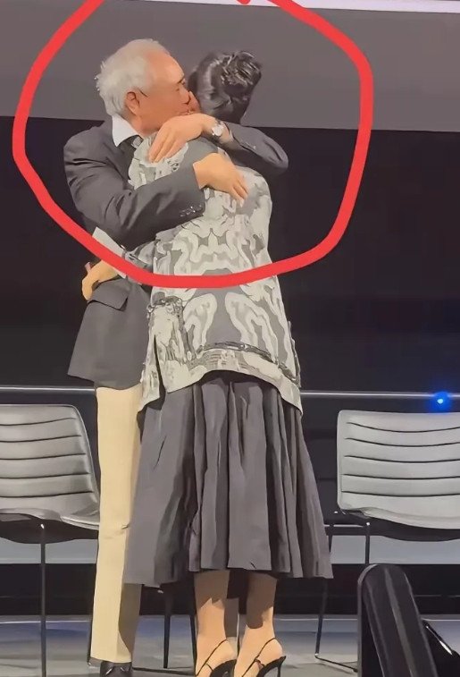 全网最开心的人可能是章子怡了吧！不是因为李安导演拥抱了她，而是因为她终于得