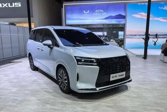 10万级MPV选它太给力了!五菱星光730真的是很不错!最近想入家用MPV