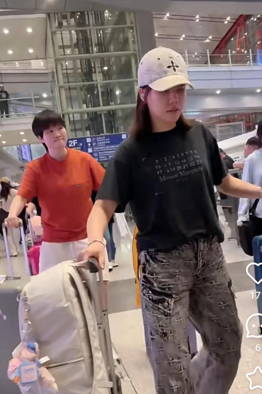 陈幸同穿搭也很时尚啊。这次横滨冠军赛，陈幸同夺得女单冠军，这是她职业生涯里获得