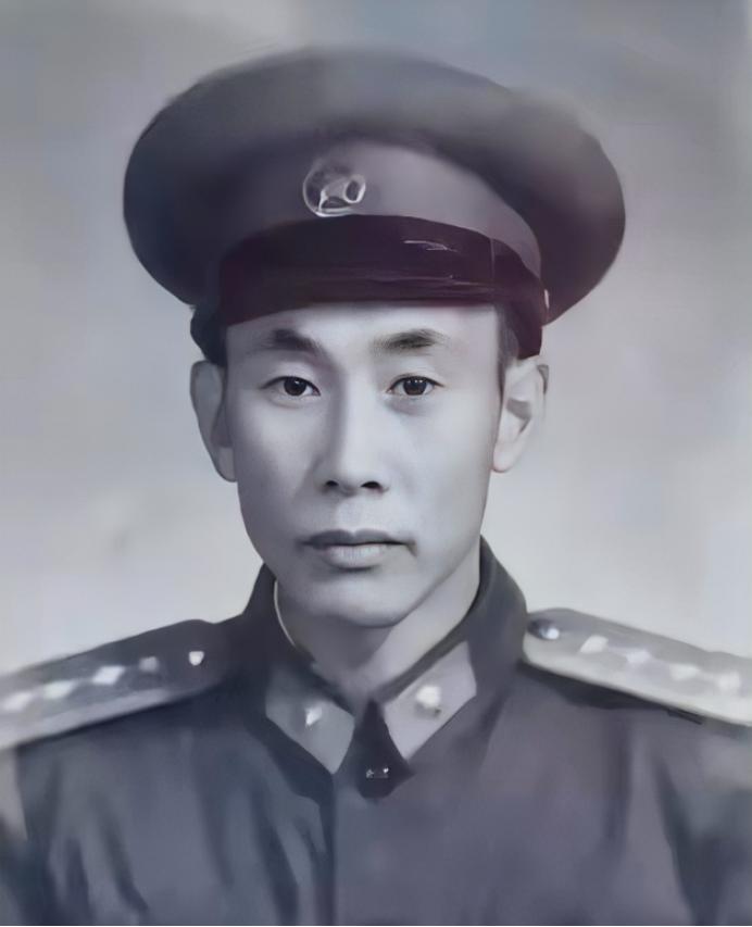1949年，老红军黄明生回家。十几年的仗打完了，他以为是衣锦还乡，结果推开门，家