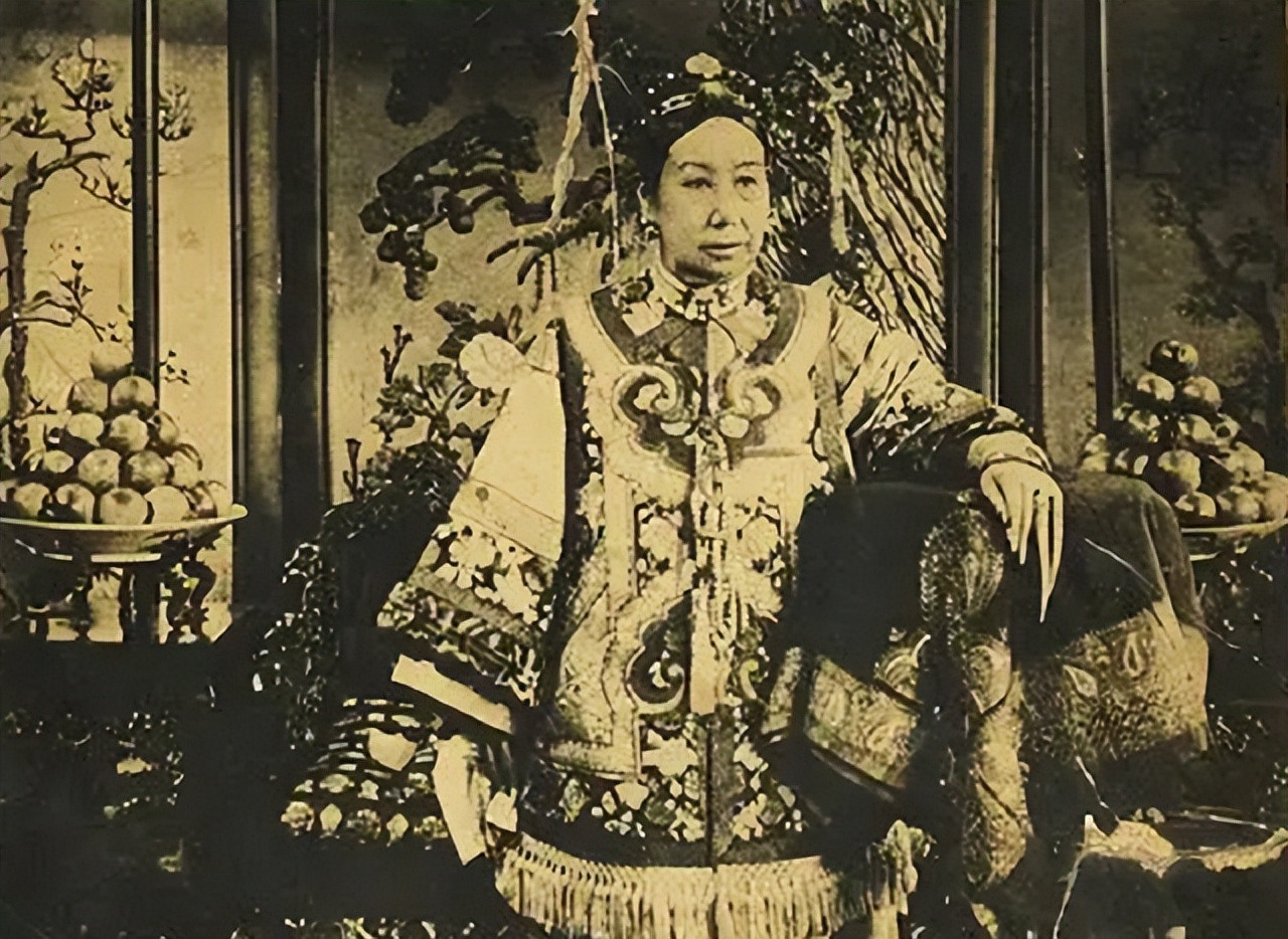 1863年，慈禧亲自下令，处死太平天国翼王石达开年仅5岁的儿子，必须剐满3000