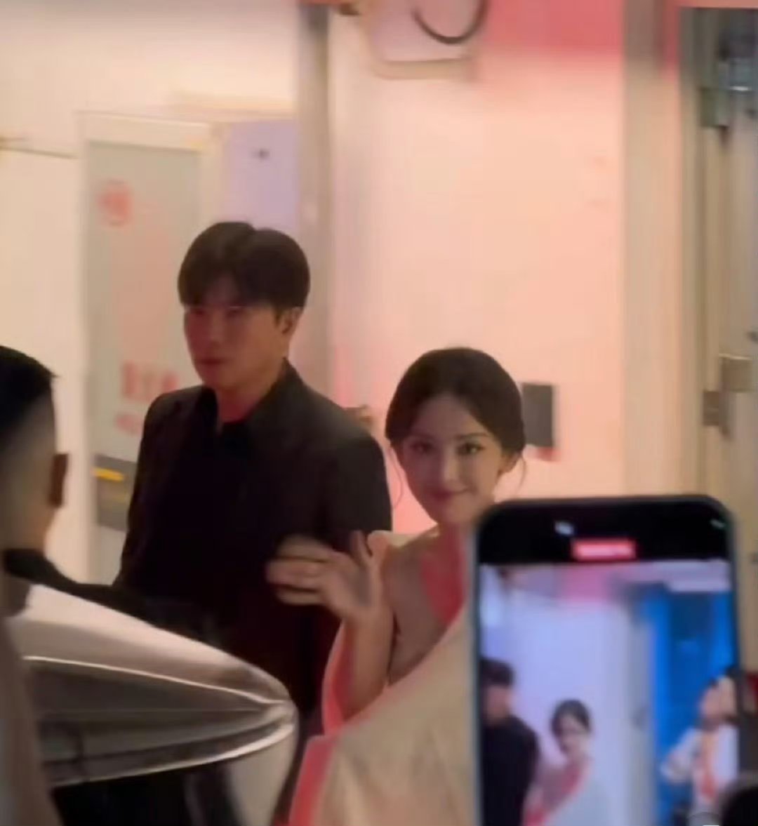 娜扎活动上班路透，随手一拍就很美​​​