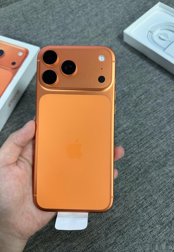 有粉丝问我，iPhone17 Pro Max还能降到7600左右吗？我...