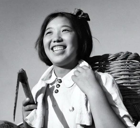 1983年6月的一天，邢燕子被叫去了天津市委组织部。一位负责人不失礼貌地对她说：