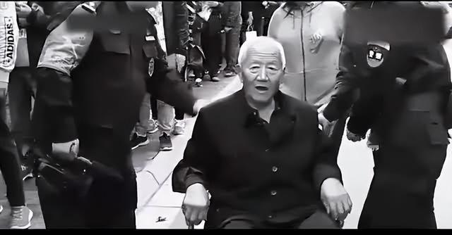 1974年，浙江老人刑满出狱，30年后被国家召回。吴其轺1918年出生在福建闽