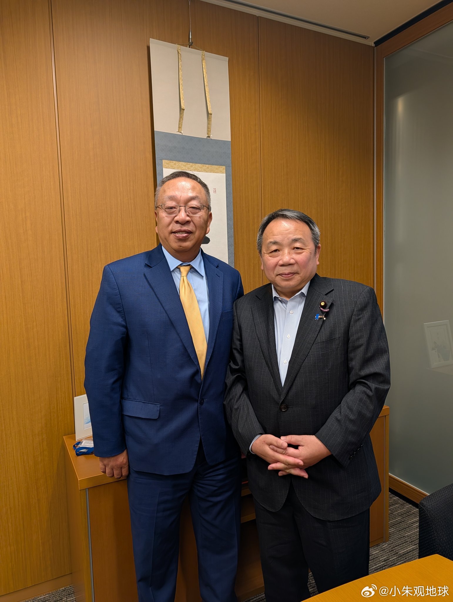 余茂春和石平这两狗汉奸聚在一起了汉奸