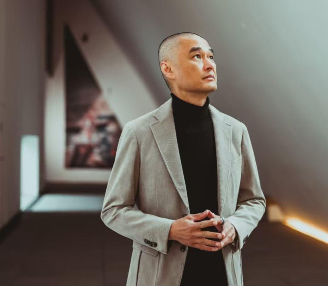 冯唐曾说：“有一类人，绝对不能深交。不给你钱的人不能深交，想‘白嫖’的