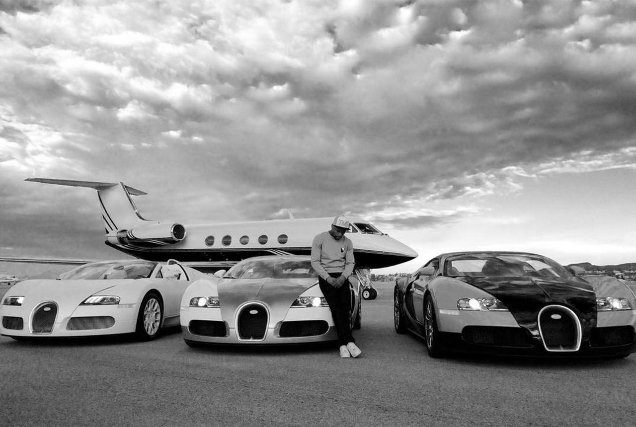 美国拳击运动员弗洛伊德·梅威瑟就是个典型的虚荣奴隶。他职业生涯赚了超过12亿美