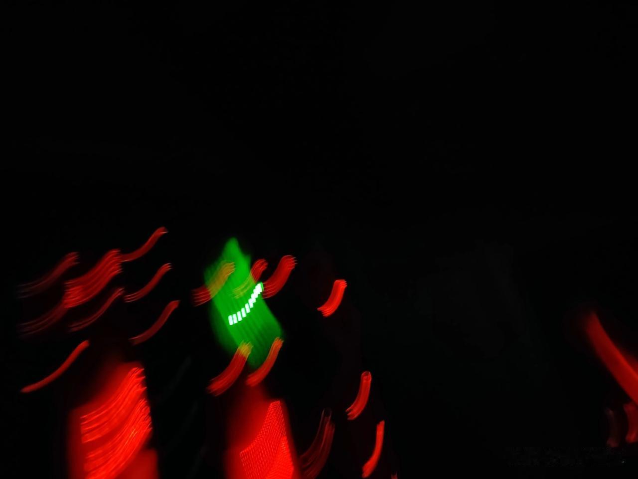 湛江人民大道是湛江市区车流量最大的主干道之一，贯通湛江市内的赤坎区、经开区和霞山