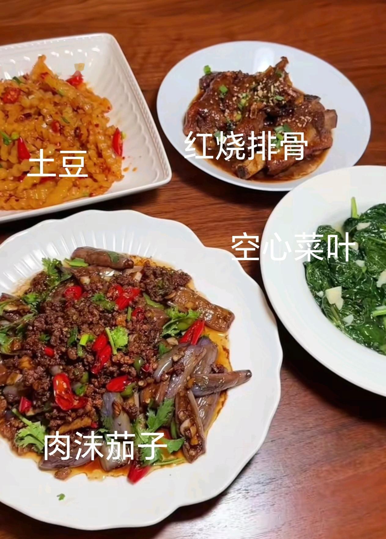 我大姑性格大大咧咧，活得随性自在，从她的一日三餐就能看出来。家里吃饭没有讲究