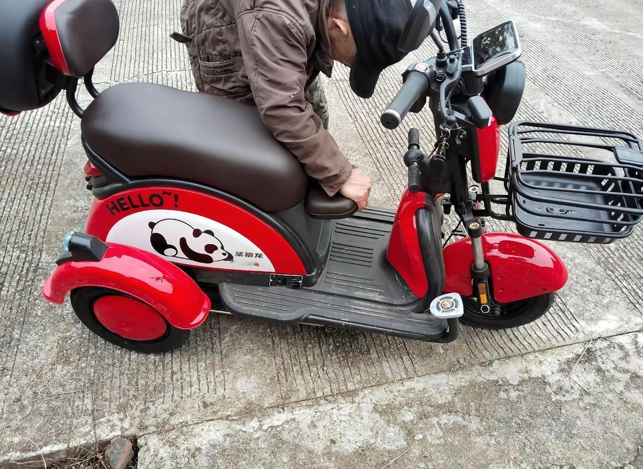 摩托车摩托车摩托车摩托车危险动作请勿模仿