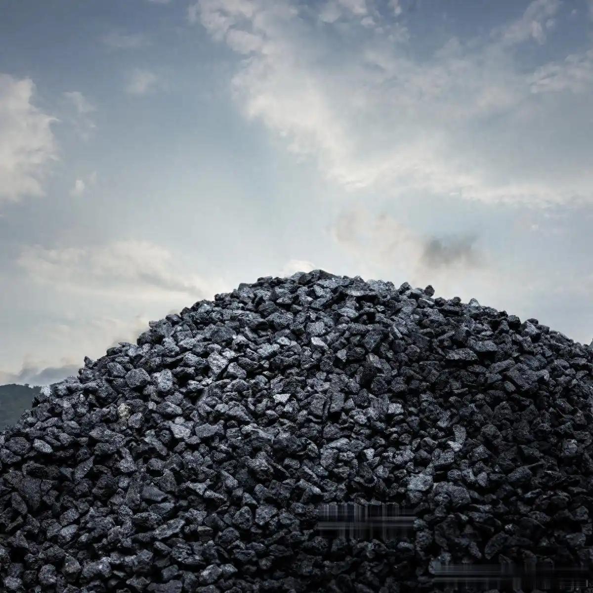 冯唐曾经说过这样一句话：不和底层人讲逻辑，不和中层人谈理想，不和上层人谈感情