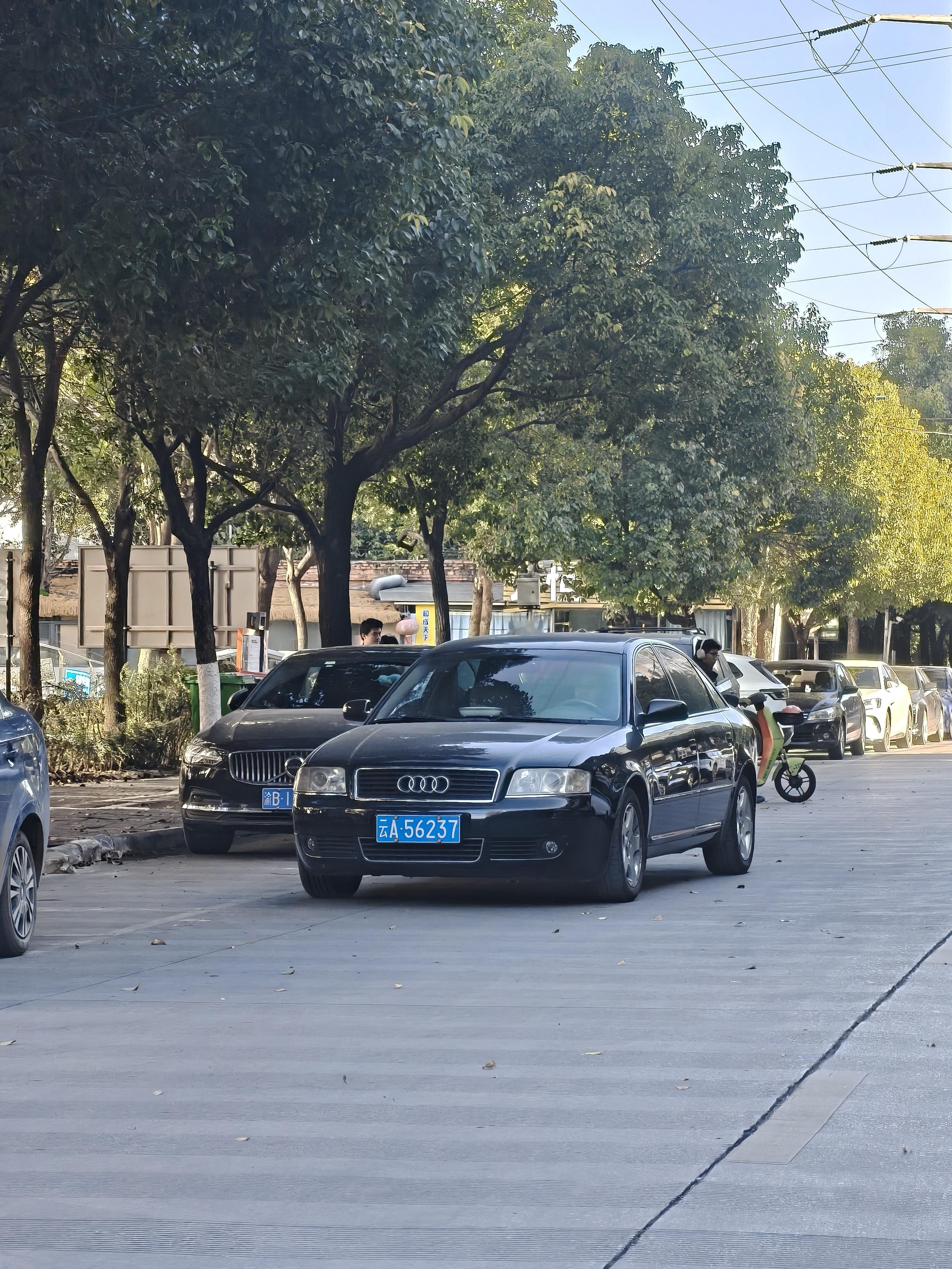 话说我好像还是在国内第一次看见7.5代雅阁3.0实车，这个轮圈太有辨识度了。别克