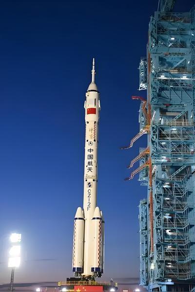 接下来本月发射任务：25号酒泉长2F载“神舟”22号无人飞船29号酒泉“朱雀