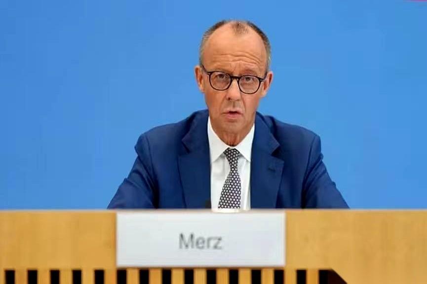 美国人嗓门一大，德国人立马从格陵兰撤了15个兵。15个。你没看错，一个不多，