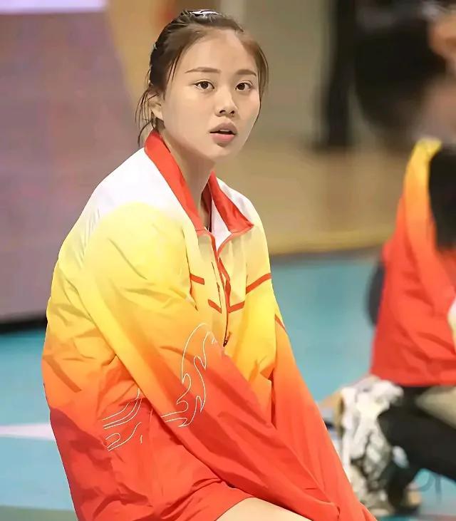 波兰女排胜之不武！因为波兰女排全是成年球员，而我们以江苏女排为班底的主力全是青
