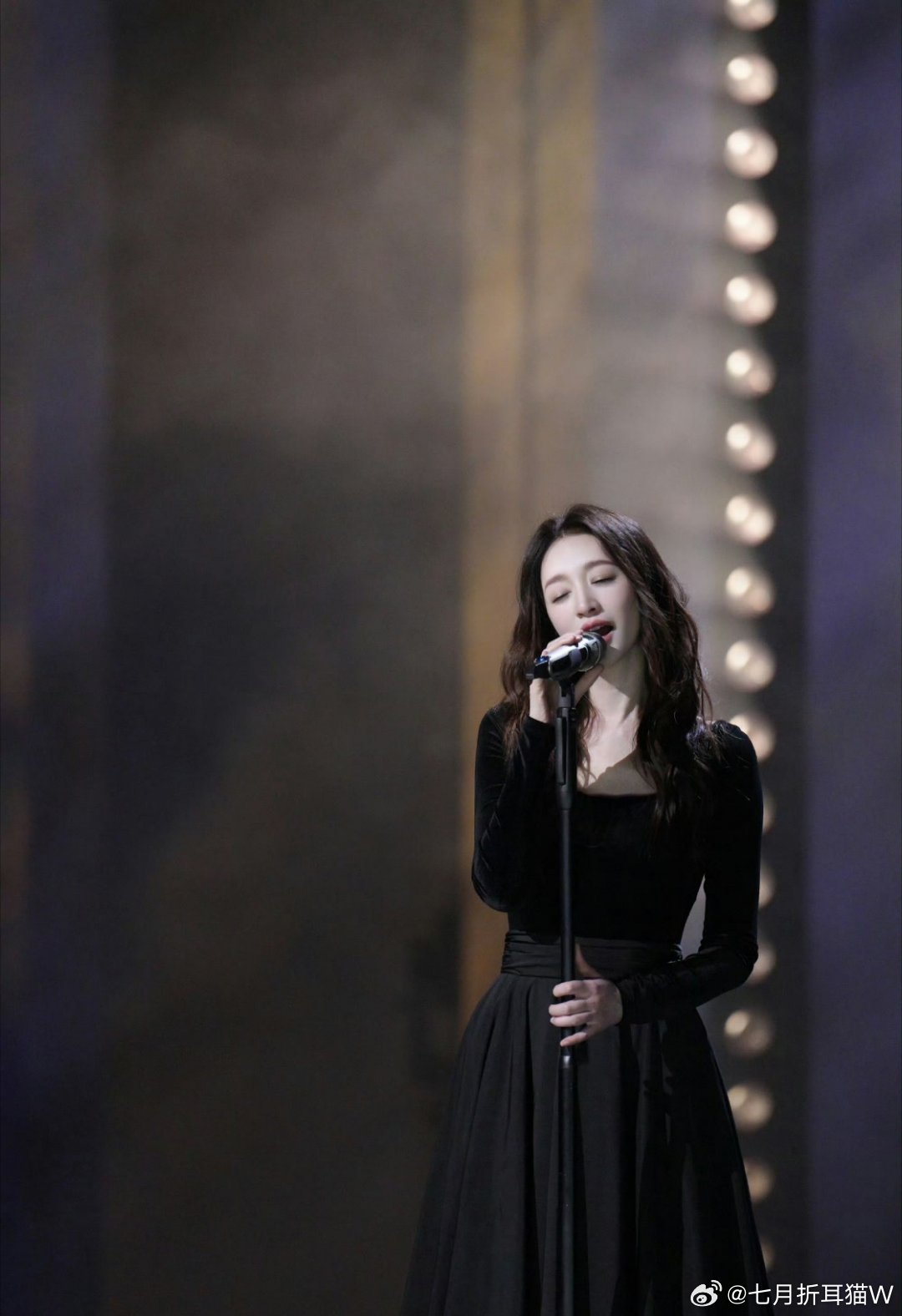 李小冉我P都不敢P这么白我的天哪，这是50岁？完全是老天爷追着喂饭吃啊，这才是真