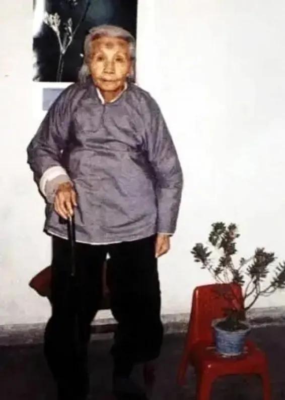 1992年，88岁老奶奶叮嘱孙子说道：我死后，一定要好好保存遗体，将来会出现奇迹