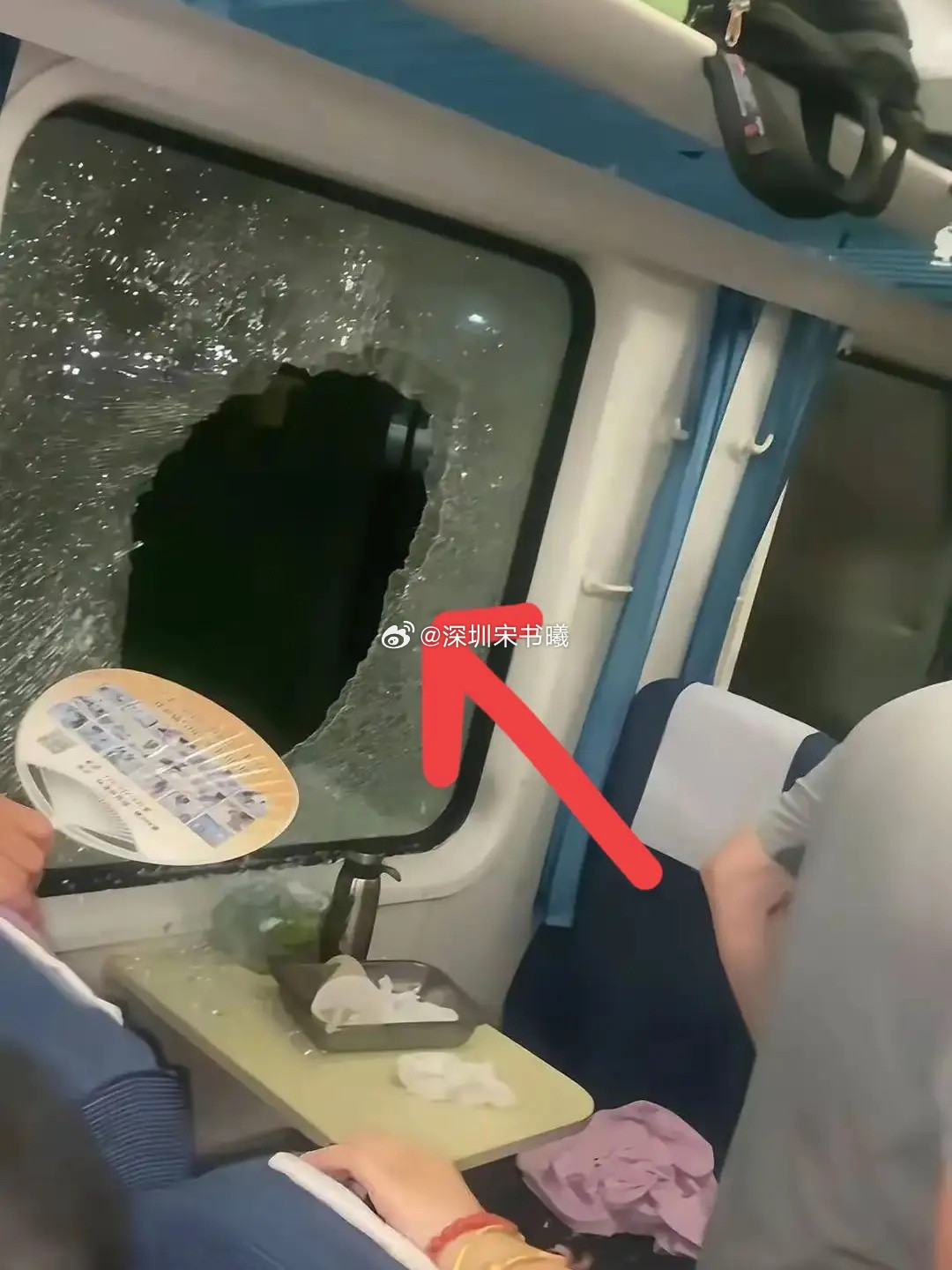 火车破窗这事，有点意思，这名男子，也是有点奇，明明也不是什么十万火急的事，当时的