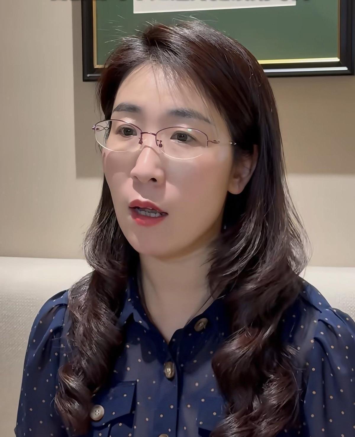 朱女士放出的那段录音，信息量真的太大了。电话里，曹女士直接管唐先生叫“老公”。