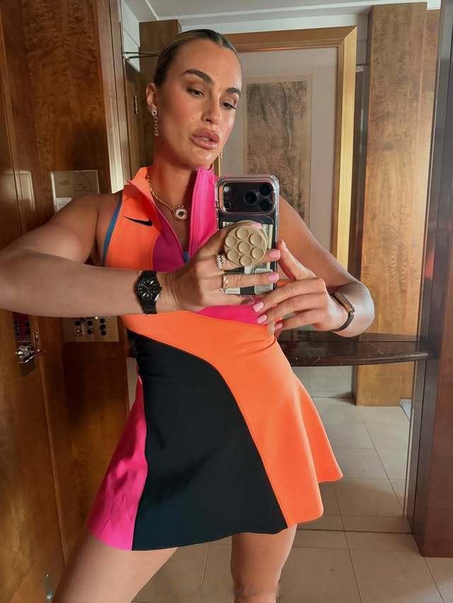 来吧展示！萨巴伦卡也是珠宝天后💎这是某品牌为她定制的澳网特别款喜欢吗？这很澳网