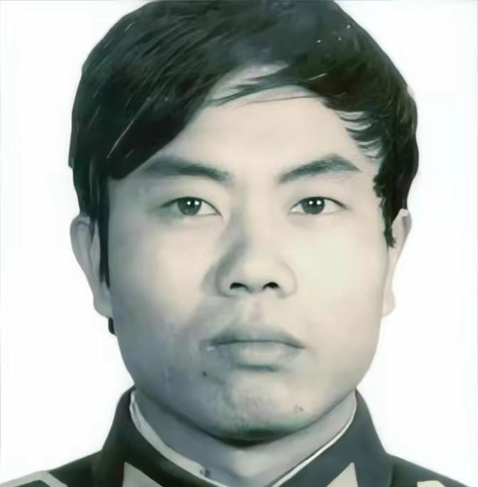 1987年，一位叫陈建军的警官，居然有纹身，更是有打牌，赌博的恶习，甚至还打骂老