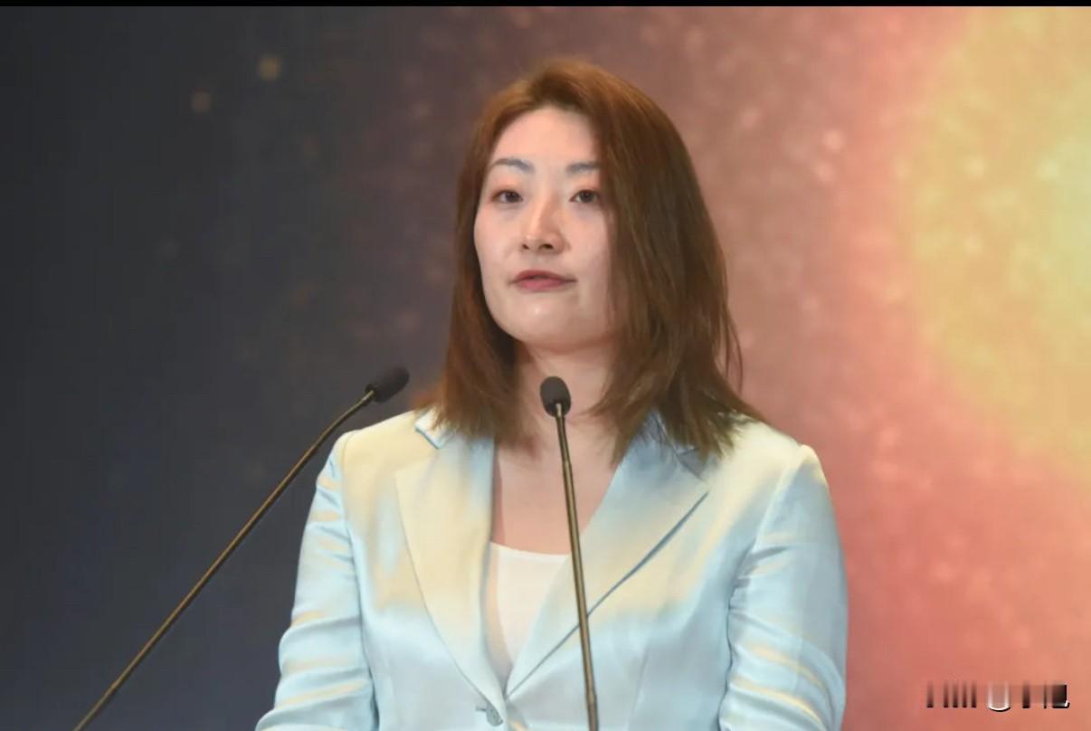 娃哈哈这场大戏反转得太快了!本以为是王者,再看像青铜,再仔细看啥也不是。九月
