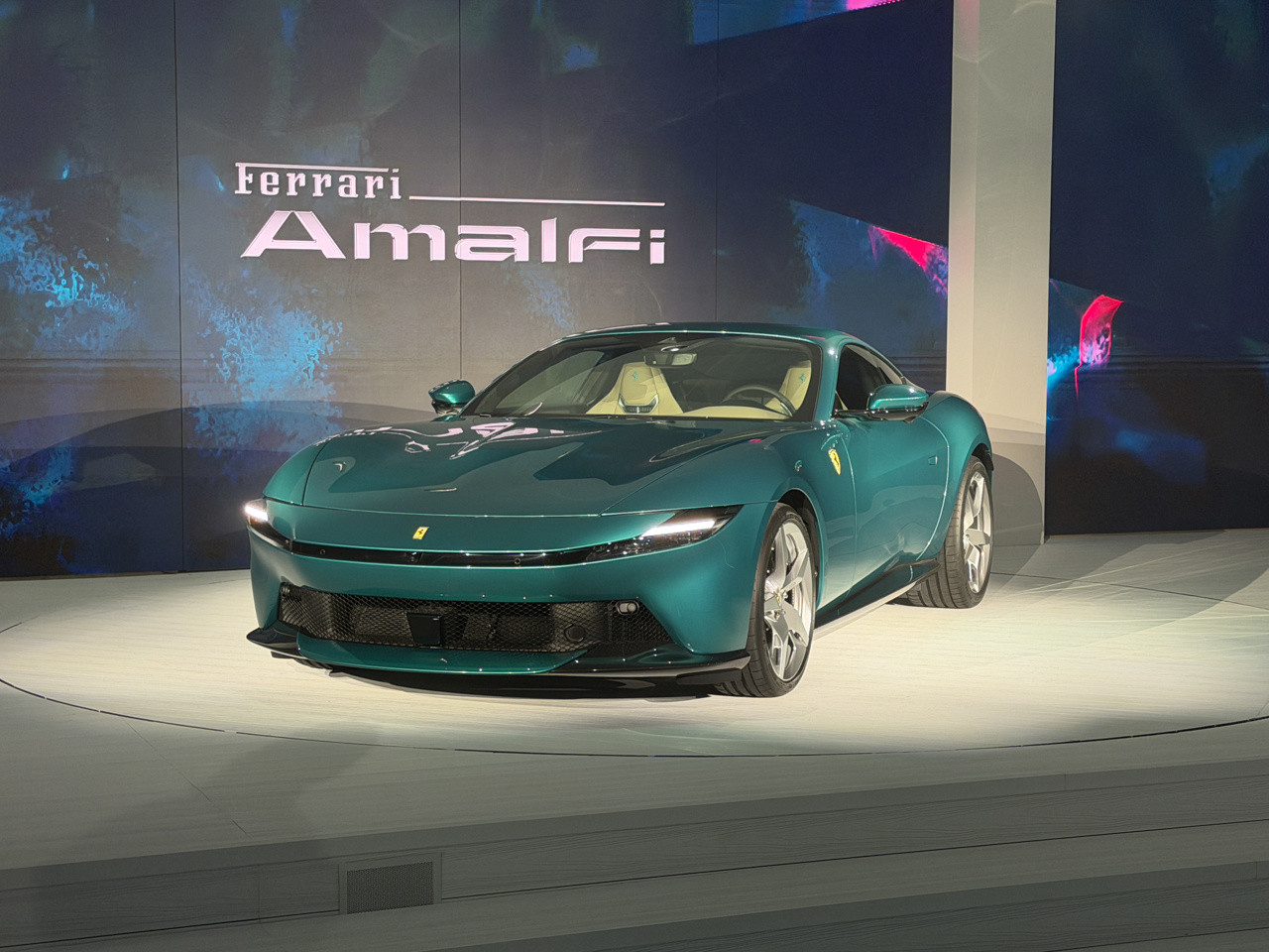 新车划重点法拉利Amalfi上市，售价为259.85万元起，是Roma的继任车