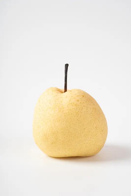 脾胃虚弱者吃水果，可采用以下食用方法，以减轻对脾胃的负担。●蒸煮：部分水果蒸煮