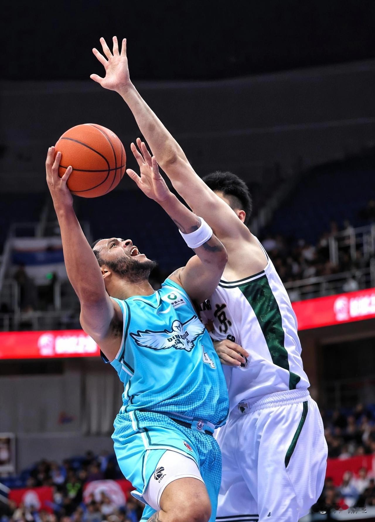 广东宏远最怕有超级外援的球队！当年与新疆队争夺总冠军，首战就被杜比夺得53分，