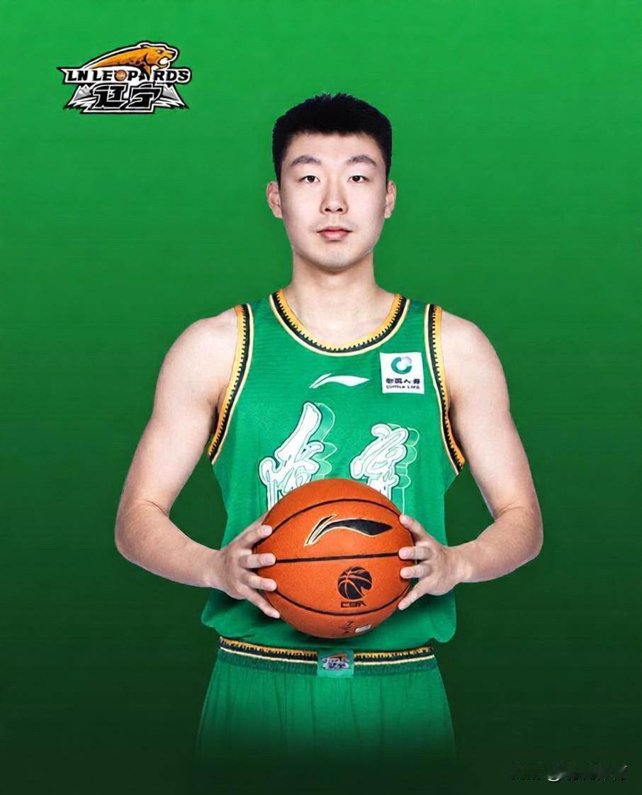 网上流传说“俞泽辰的母亲官宣俞泽辰加盟吉林男篮”的消息，即便俞泽辰的母亲也是女篮