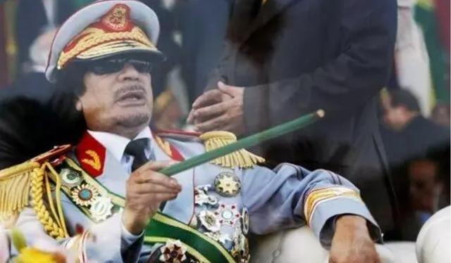 有人说：“卡扎菲那事，其实也没那么复杂。一开始美国本来不想弄的，当时卡扎菲已经服