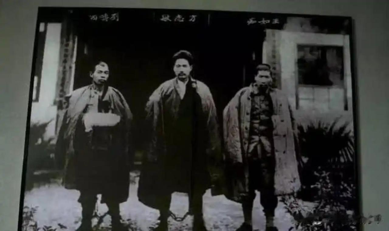 1935年，王耀武得知手下俘虏了一个红军师长，兴冲冲的跑过去准备审讯，可