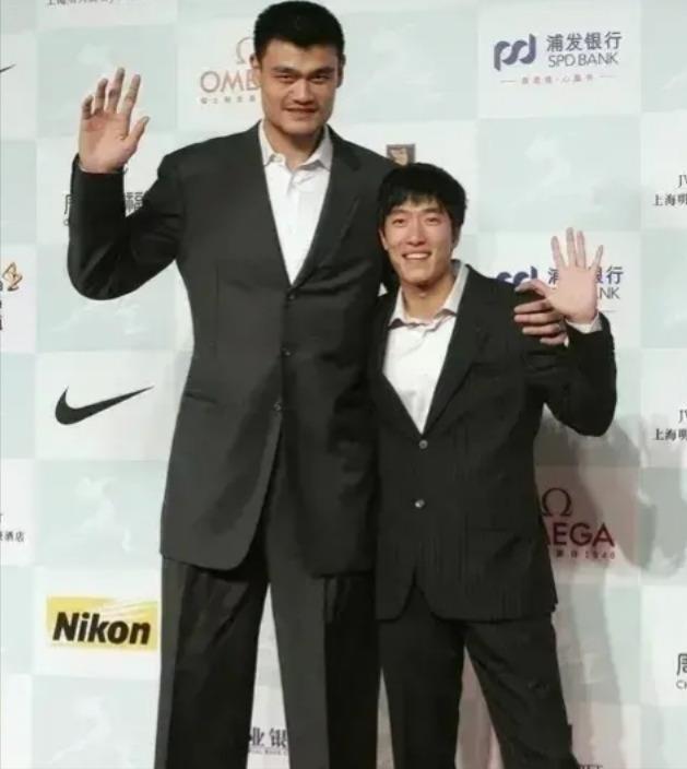 有一次，姚明把自己的豪宅960万卖给了刘翔，豪宅内无数娱乐设施，未曾想，刘翔却表