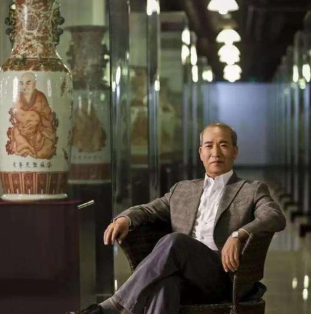 1991年，广东一男子放弃中国国籍转头加入英国，在英国的他以捡垃圾为生，所有人对