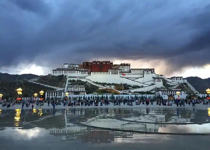 🐰为什么很多人觉得西藏“待遇太好了”？高速免费、教育保障力度大、援藏不断推