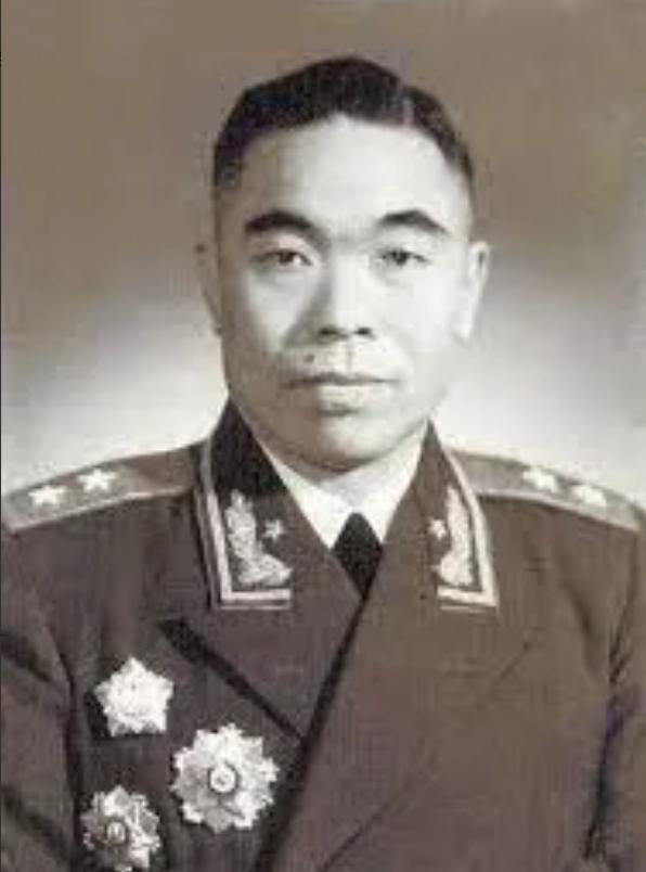 1951年彭老总急匆匆的赶到汉城北岸，却发现五十军已经快被打没了，军长曾泽生对此