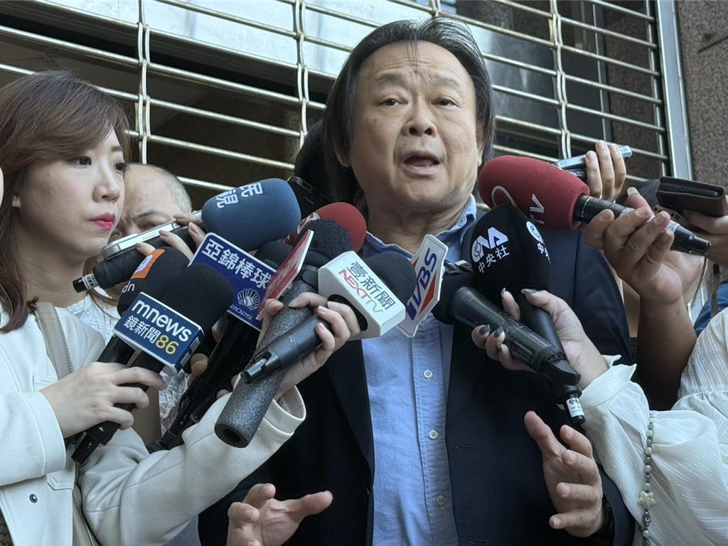 王世坚撂英文酸傅崐萁。