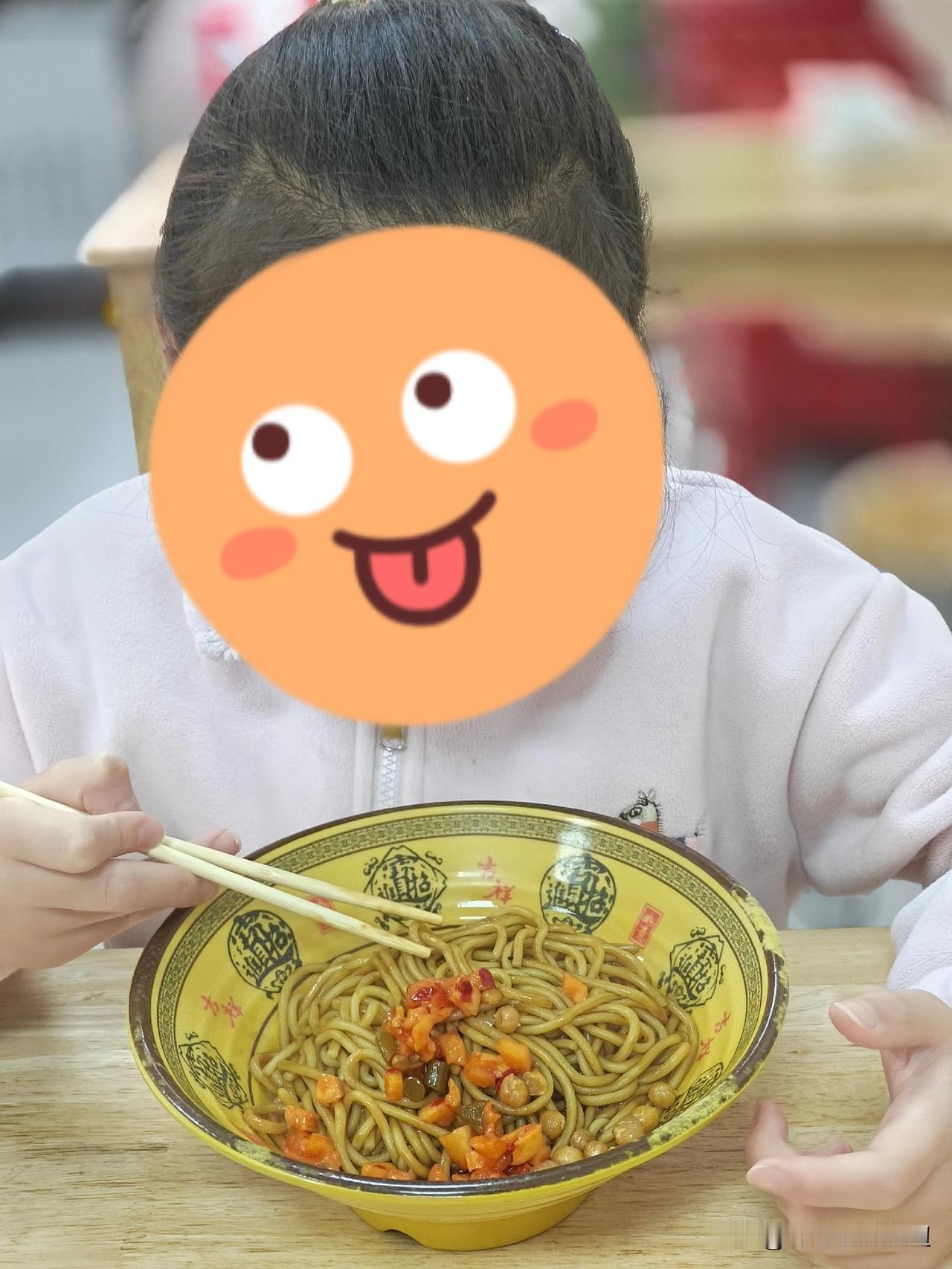 吃热干面，我们是认真的。这不，一早上带娃吃早餐，就选择了热干面，大亚湾家附近有